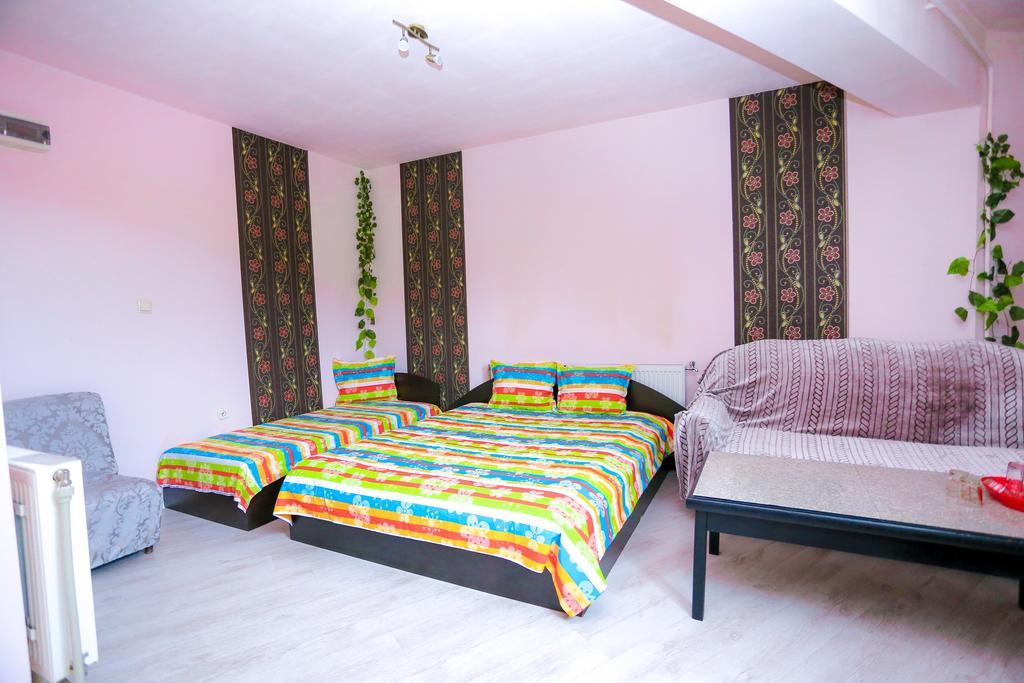 Hostel Shatrata Bogomilovo ภายนอก รูปภาพ